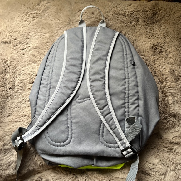 Nike Backpack Gym School Work Bag Casual Grey Green One Size - Picture 10 of 11